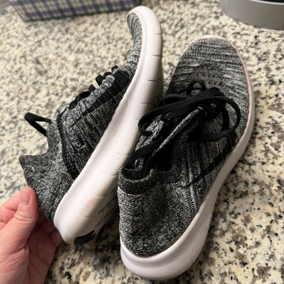 Nike flyknit shoes - Picture 3 of 3